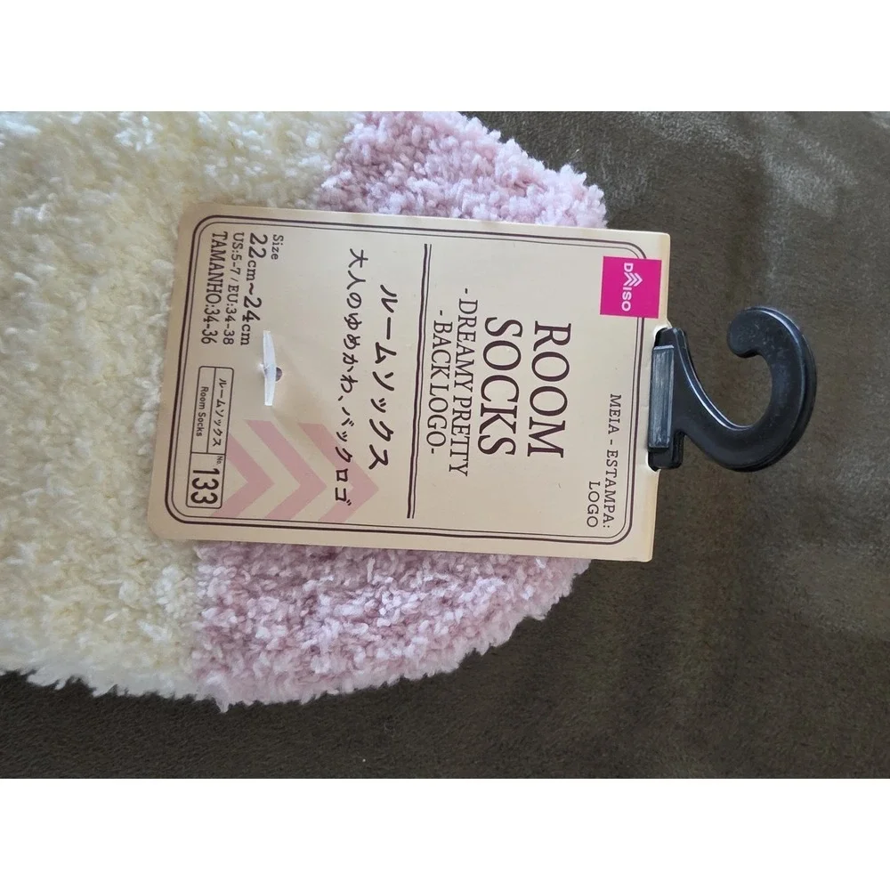 NWT DAISO Women's Pink White Novelty Crew Socks NWT Ankle Fun